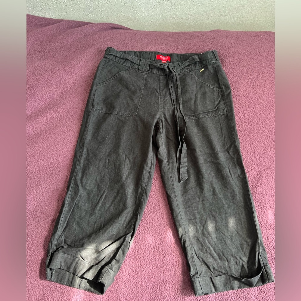 Guess Linen Capri pants tag says xs definitely a medium